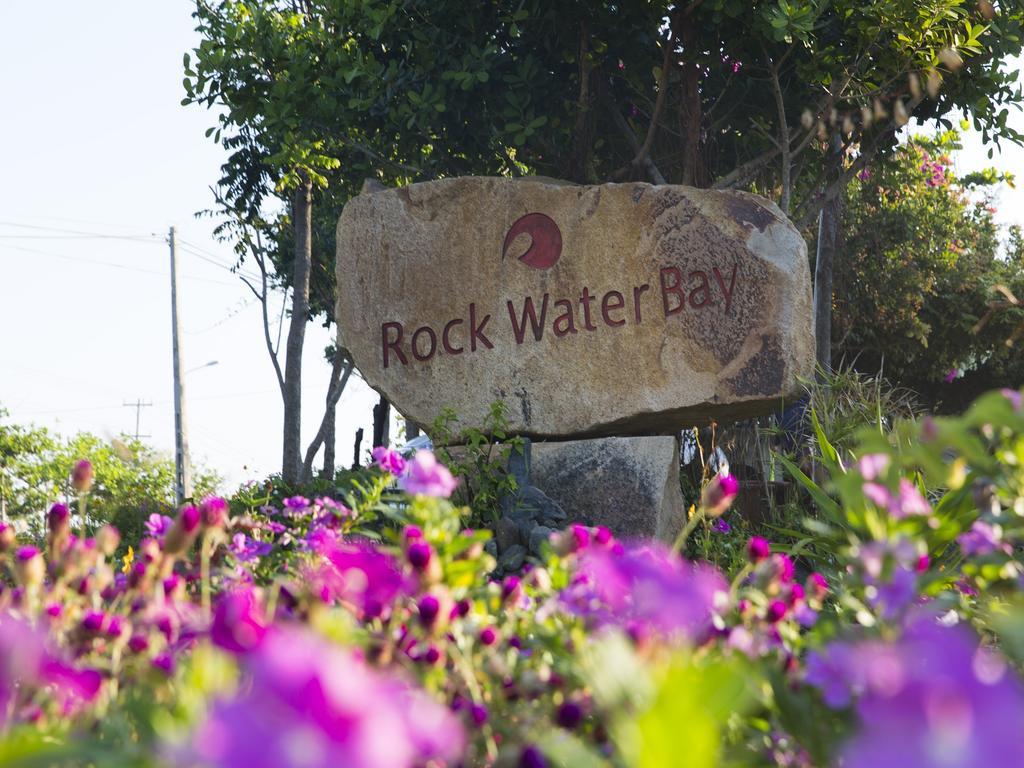 מלון קה גה Rock Water Bay מראה חיצוני תמונה